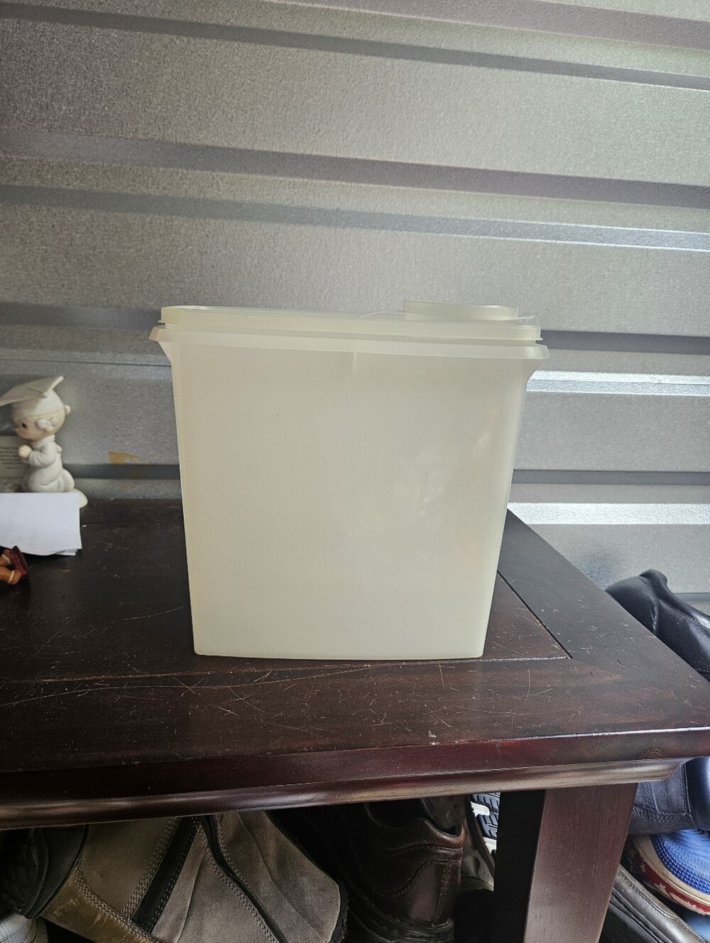 Tupperware Cereal Keeper Storage Container 469-9 Spout Lid 470-11 471-4